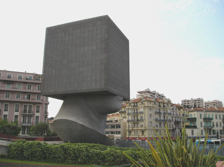 La Tête au Carré de Sosno in Nice France